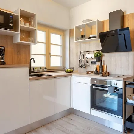 Teona Luxury With Jacuzzi And Terrace Sea View Apartmán *