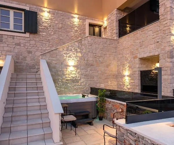 아파트 Teona Luxury With Jacuzzi And Terrace Sea View *