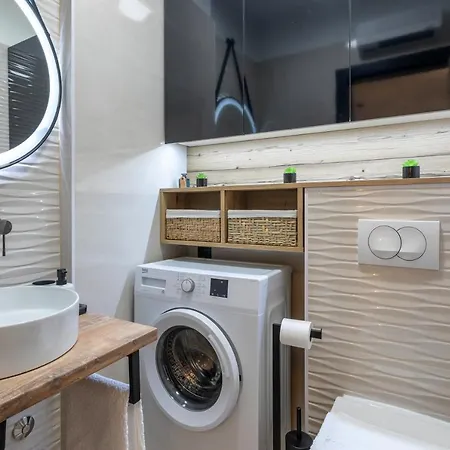 Апартаменты Teona Luxury With Jacuzzi And Terrace Sea View