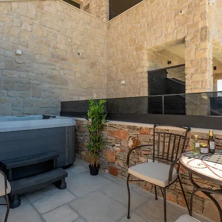 Teona Luxury With Jacuzzi And Terrace Sea View Апартаменты *